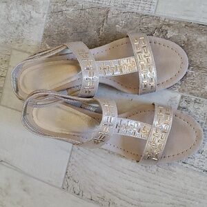 New New York Transit Nude Champagne Gold Sandal Wedge Women's 8 Badges Earned